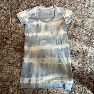 Like new Lululemon workout t shirt